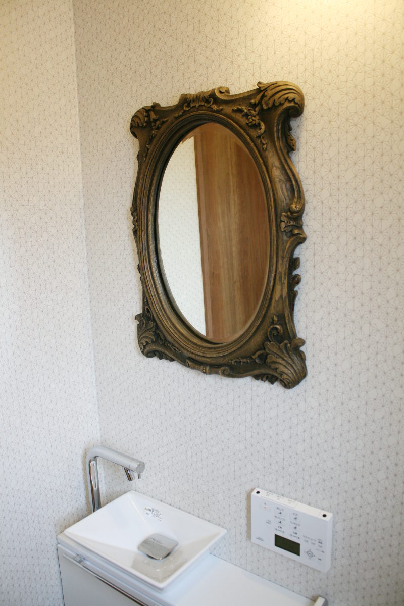 大きな鏡みつきトイレ